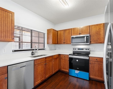 1037 Blackwater Drive - Photo Thumbnail 5