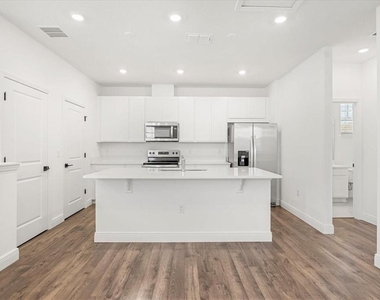 10535 Marconi Avenue - Photo Thumbnail 4