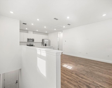 10535 Marconi Avenue - Photo Thumbnail 2