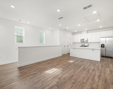10535 Marconi Avenue - Photo Thumbnail 3
