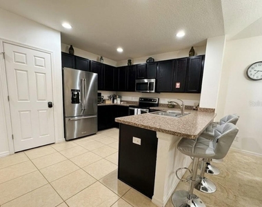 643 Samuel Place - Photo Thumbnail 9