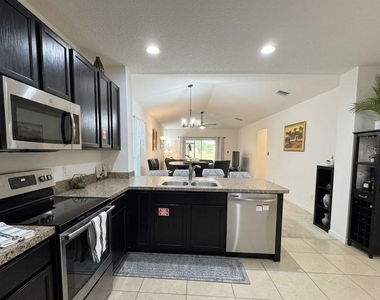 643 Samuel Place - Photo Thumbnail 6