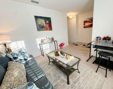 643 Samuel Place - Photo Thumbnail 2