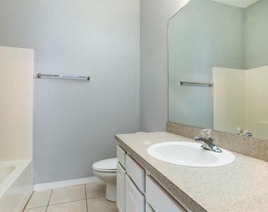 425 Wilton Circle - Photo Thumbnail 10