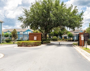 425 Wilton Circle - Photo Thumbnail 16