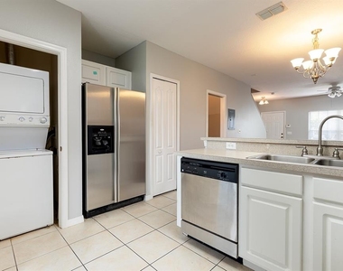 425 Wilton Circle - Photo Thumbnail 5