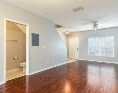 425 Wilton Circle - Photo Thumbnail 3