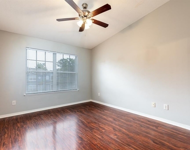425 Wilton Circle - Photo Thumbnail 9
