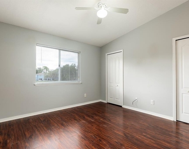 425 Wilton Circle - Photo Thumbnail 7