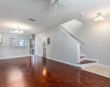 425 Wilton Circle - Photo Thumbnail 1