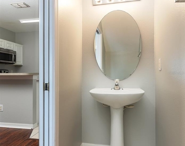 425 Wilton Circle - Photo Thumbnail 11