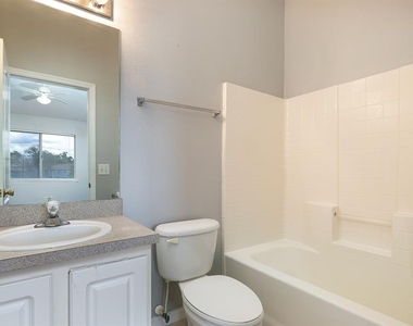 425 Wilton Circle - Photo Thumbnail 8