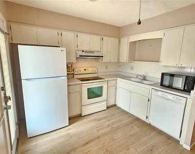 509 W Venice Avenue - Photo Thumbnail 10