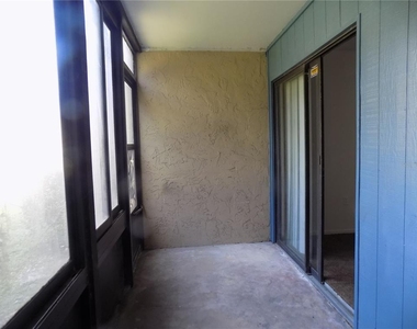 2811 Sw Archer Road - Photo Thumbnail 15