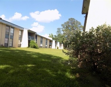 2811 Sw Archer Road - Photo Thumbnail 4