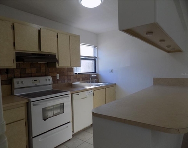 2811 Sw Archer Road - Photo Thumbnail 12