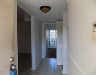 2811 Sw Archer Road - Photo Thumbnail 7