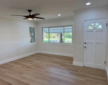 301 S Seminole Avenue - Photo Thumbnail 7