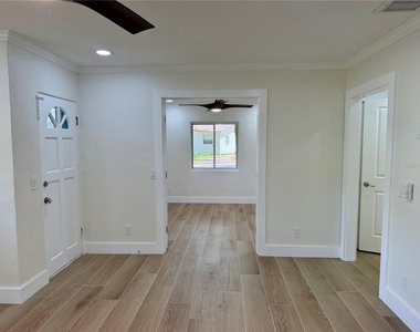 301 S Seminole Avenue - Photo Thumbnail 9
