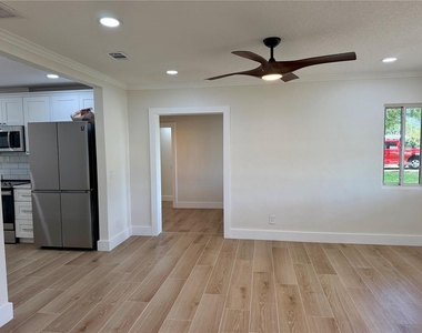301 S Seminole Avenue - Photo Thumbnail 10