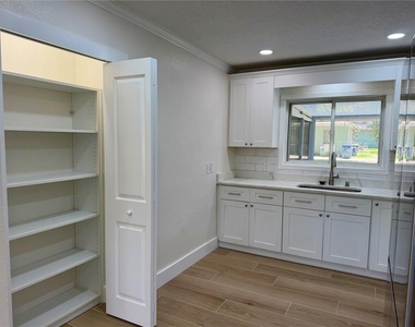 301 S Seminole Avenue - Photo Thumbnail 13