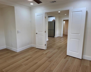 301 S Seminole Avenue - Photo Thumbnail 26