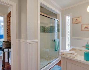 2390 Sheridan Road - Photo Thumbnail 17