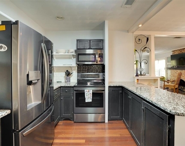 2390 Sheridan Road - Photo Thumbnail 13