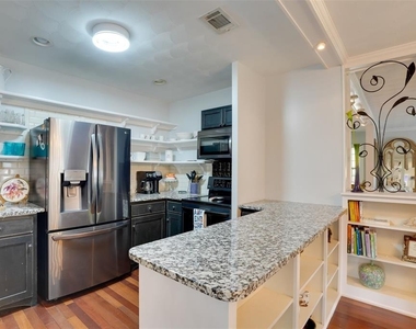 2390 Sheridan Road - Photo Thumbnail 11