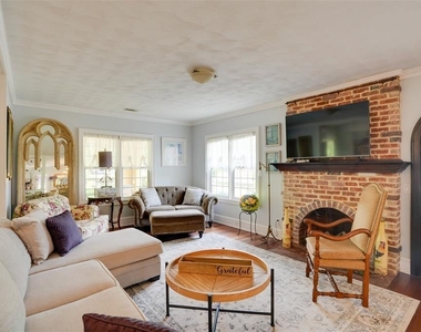2390 Sheridan Road - Photo Thumbnail 10