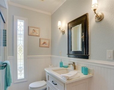 2390 Sheridan Road - Photo Thumbnail 16