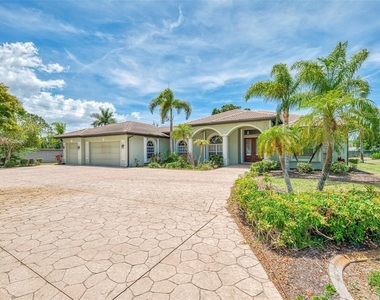 900 Park Place Drive - Photo Thumbnail 2