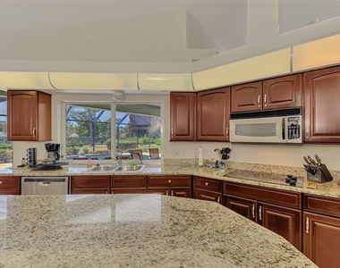 900 Park Place Drive - Photo Thumbnail 27