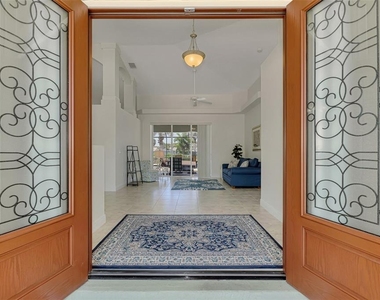 900 Park Place Drive - Photo Thumbnail 6