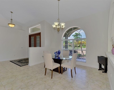 900 Park Place Drive - Photo Thumbnail 24