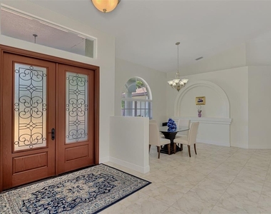 900 Park Place Drive - Photo Thumbnail 4