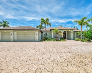 900 Park Place Drive - Photo Thumbnail 1