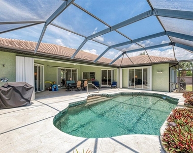 900 Park Place Drive - Photo Thumbnail 9