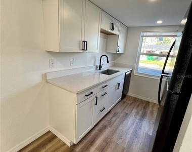 146 Boundary Boulevard - Photo Thumbnail 3