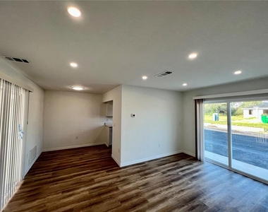 146 Boundary Boulevard - Photo Thumbnail 9