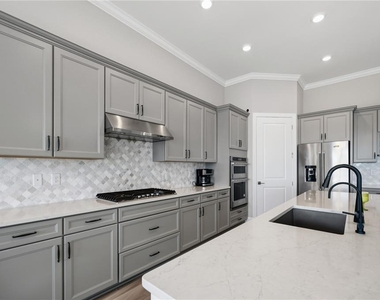 7849 Mainsail Lane - Photo Thumbnail 14