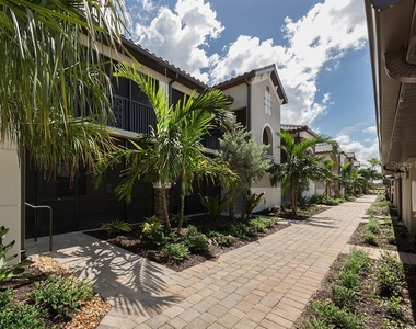 5528 Palmer Circle - Photo Thumbnail 1