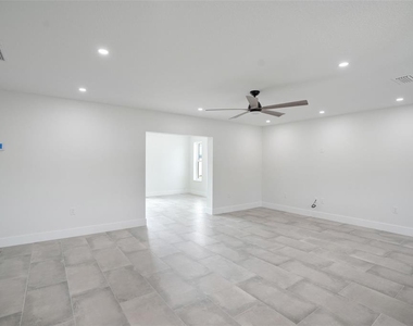 5528 Briarcliff Drive - Photo Thumbnail 8