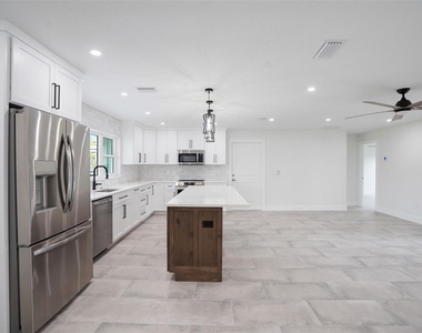 5528 Briarcliff Drive - Photo Thumbnail 4