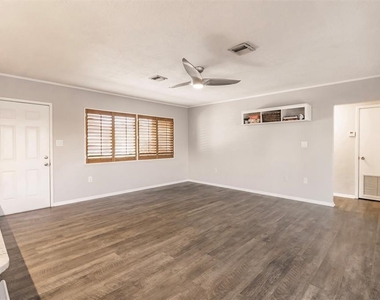 1720 Colleen Street - Photo Thumbnail 3