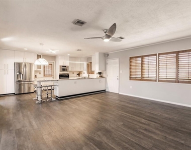1720 Colleen Street - Photo Thumbnail 6