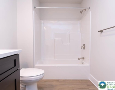1275 E 4th Street - Photo Thumbnail 11