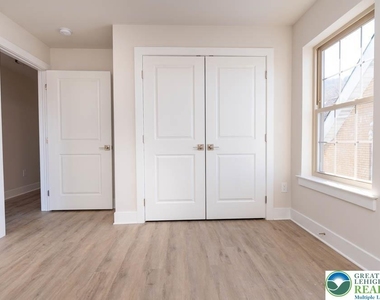 1275 E 4th Street - Photo Thumbnail 13