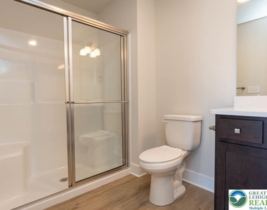 1275 E 4th Street - Photo Thumbnail 20