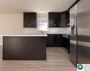 1275 E 4th Street - Photo Thumbnail 8